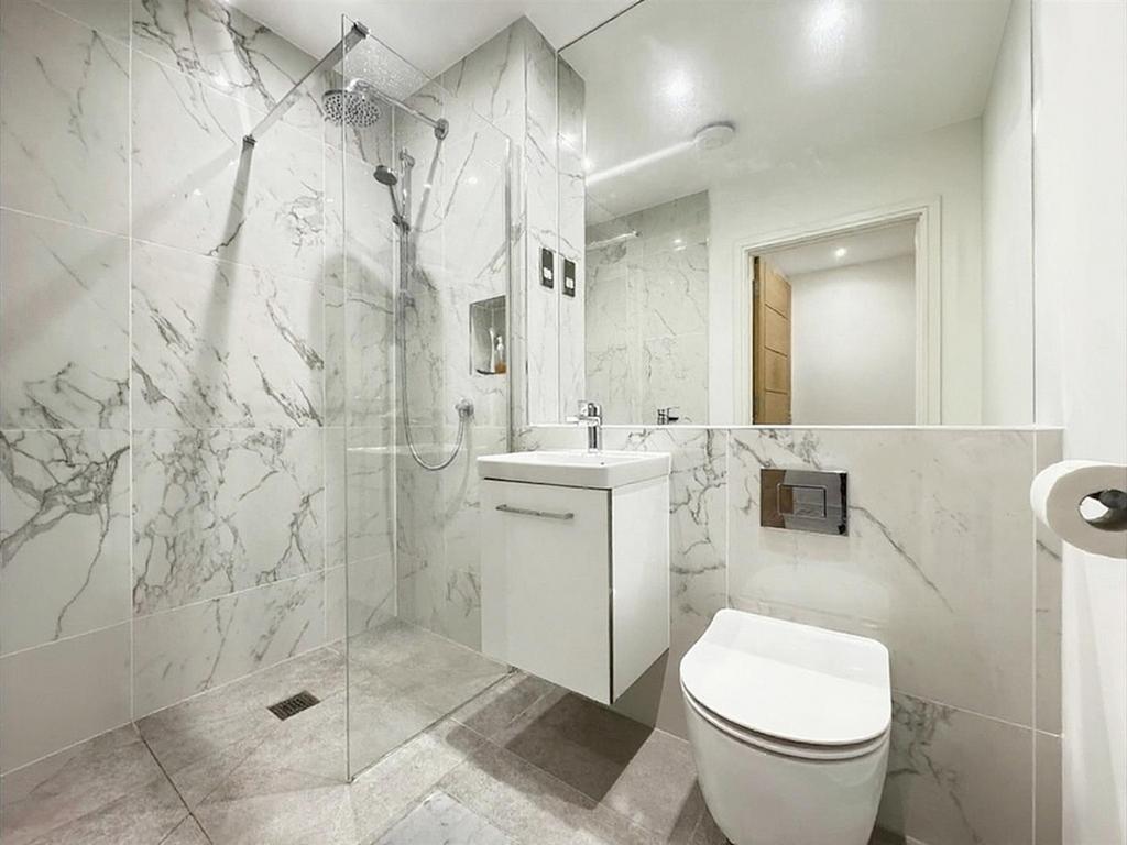 Main Shower Room