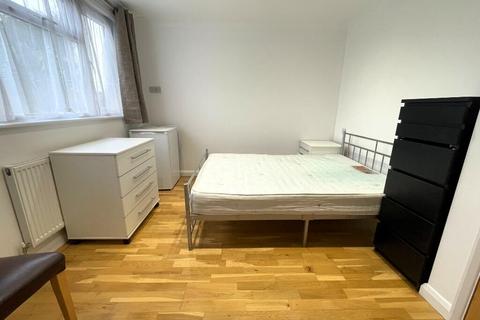 undefined, Hedge Lane, London N13