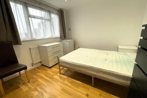 undefined, Hedge Lane, London N13