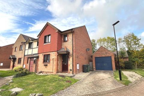 3 bedroom end of terrace house for sale, Linnet Close, Carisbrooke