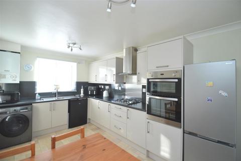 3 bedroom end of terrace house for sale, Linnet Close, Carisbrooke