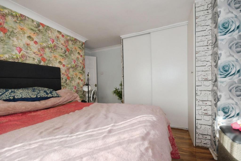BEDROOM 2 03.jpg