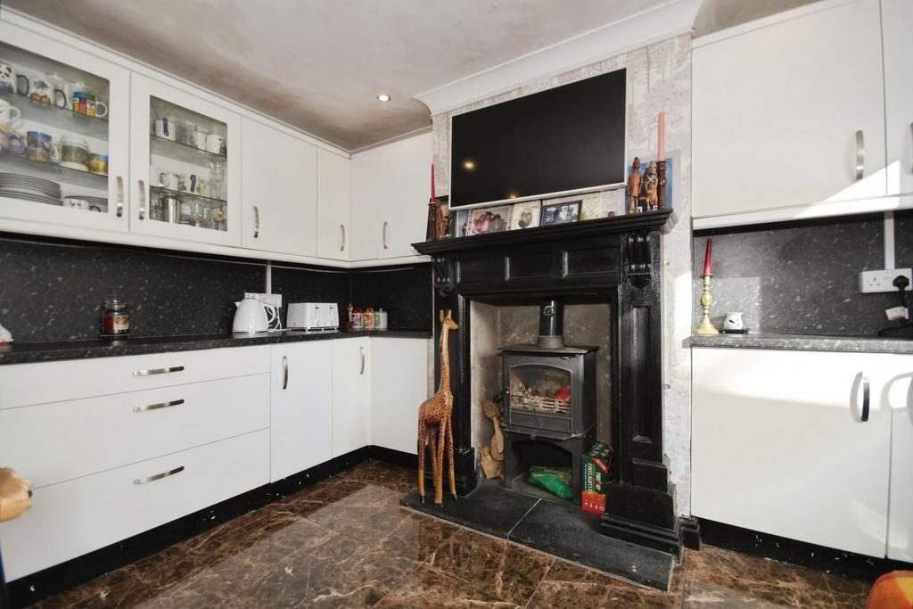 KITCHEN 03.jpg