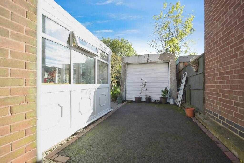 GARAGE.jpg