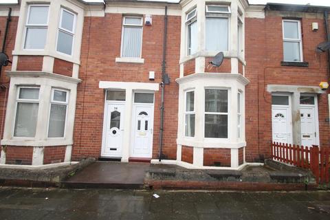 2 bedroom flat to rent, Fern Dene Road, Gateshead NE8