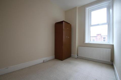 2 bedroom flat to rent, Fern Dene Road, Gateshead NE8