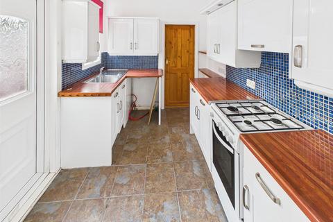2 bedroom flat to rent, Fern Dene Road, Gateshead NE8