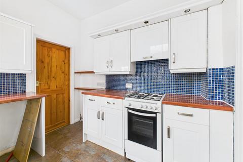 2 bedroom flat to rent, Fern Dene Road, Gateshead NE8