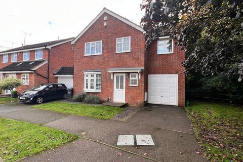 3 bedroom detached house to rent, Sylvandale, Welwyn Garden City, AL7