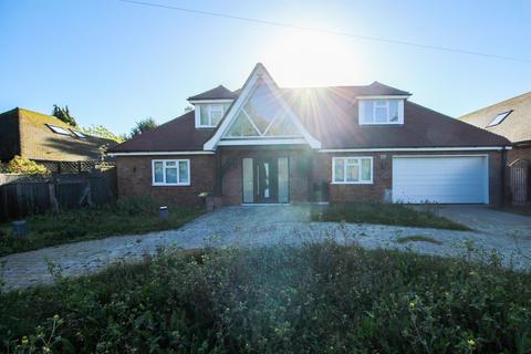 4 bedroom detached house for sale, Sandyhurst Lane, Ashford TN25