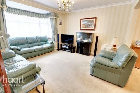 4 bedroom end of terrace house for sale, Oakleafe Gardens, Barkingside