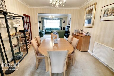 Oakleafe Gardens, Barkingside