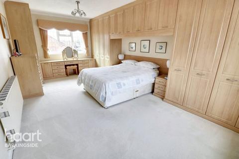 undefined, Oakleafe Gardens, Barkingside