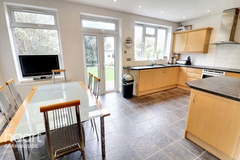 undefined, Oakleafe Gardens, Barkingside