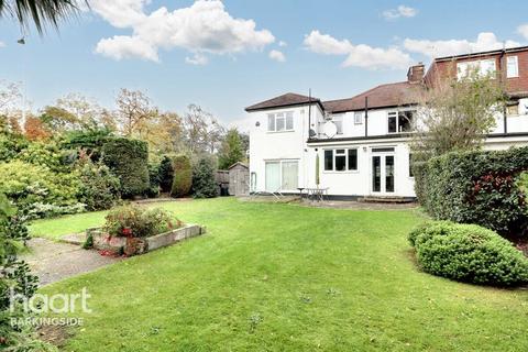 undefined, Oakleafe Gardens, Barkingside