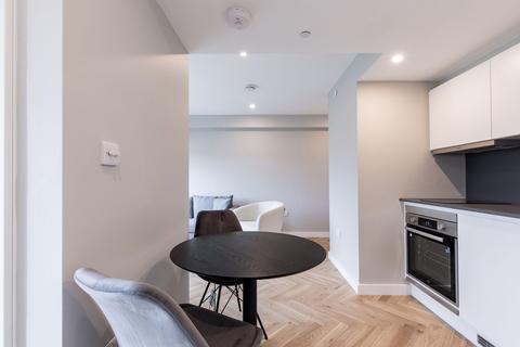 1 bedroom ground floor flat to rent, George West House 2 Clapham Common North Side