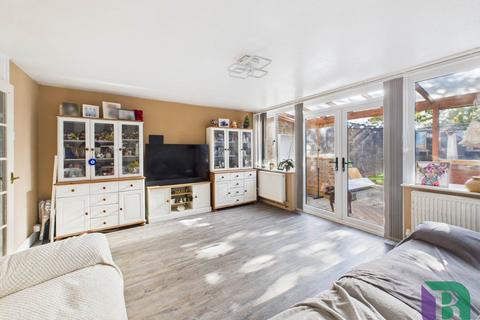 12 Garry Close, Bletchley, Milton Keynes, MK2 3HA