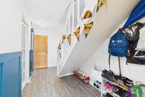12 Garry Close, Bletchley, Milton Keynes, MK2 3HA
