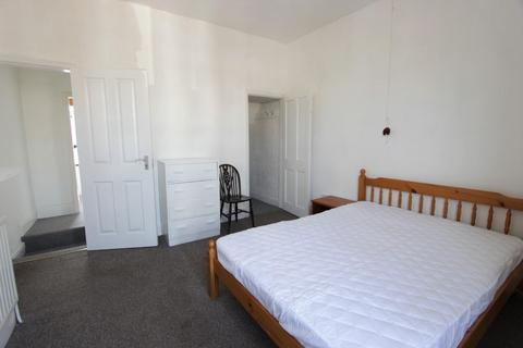 4 bedroom terraced house to rent, Denham Road, Sheffield, S11 8NE