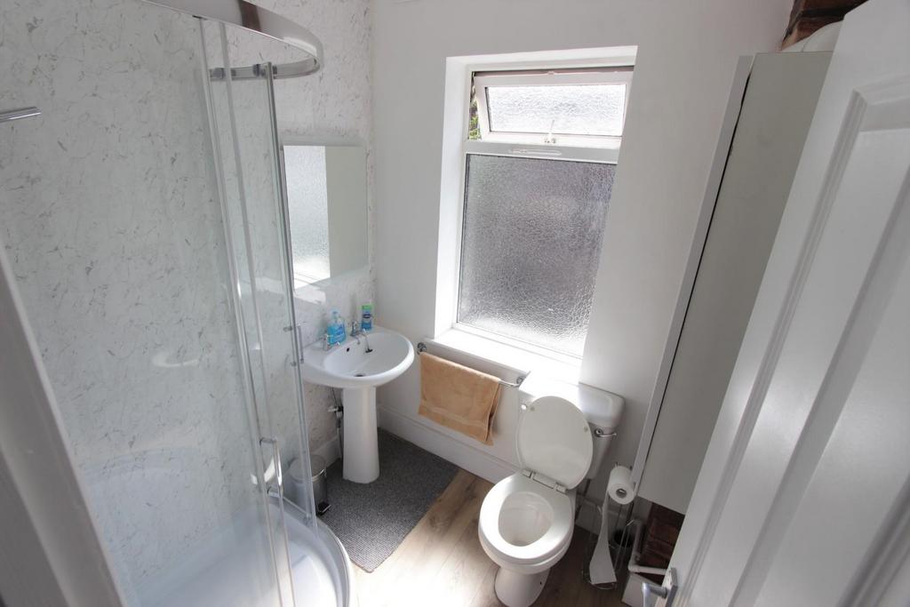 6. Bathroom.jpg