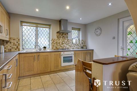 2 bedroom detached bungalow for sale, Whitechapel Road, Cleckheaton, BD19