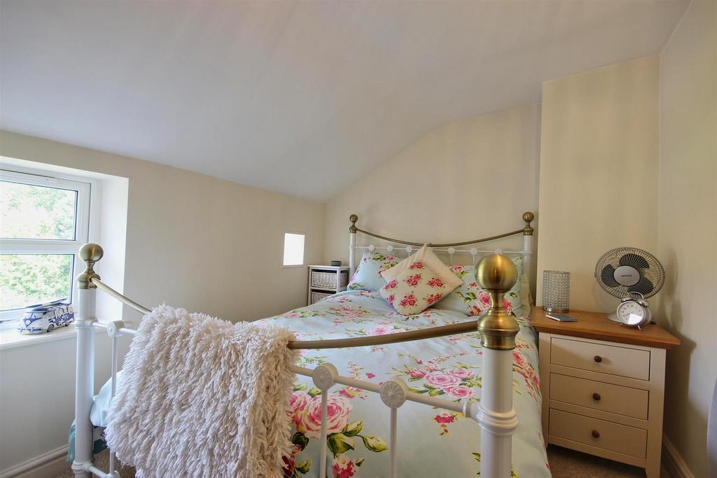 Bedroom 2 (rear)