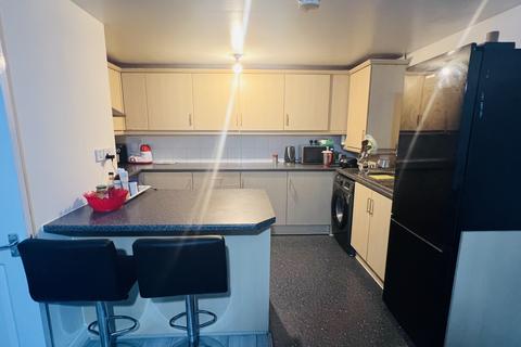 2 bedroom flat for sale, Flat 5, Wilson Court, Allenby Road, London, SE28