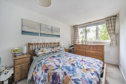 1 bedroom flat for sale, Cromwell Road, London, SW9