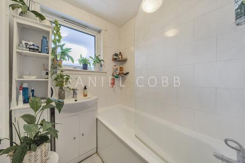1 bedroom flat for sale, Cromwell Road, London, SW9