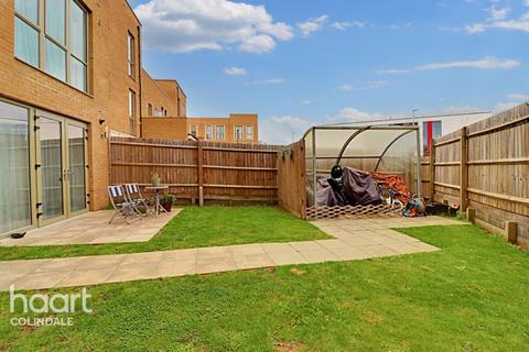 2 bedroom apartment for sale, Edgecumbe Avenue, NW9