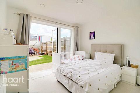 Edgecumbe Avenue, NW9