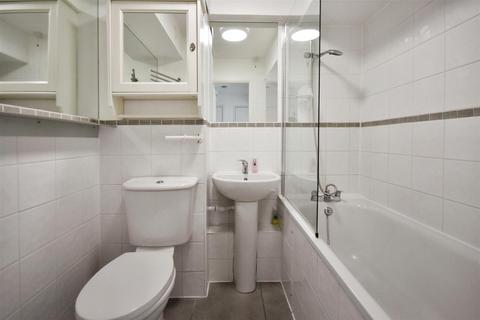 1 bedroom apartment to rent, Brentford Dock