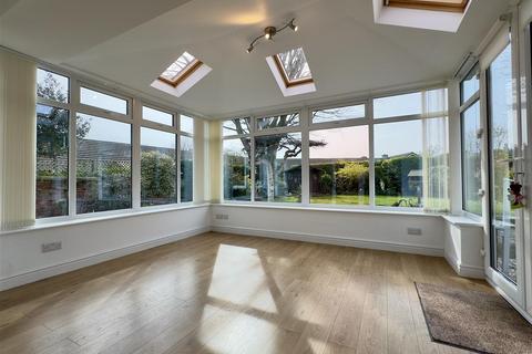 2 bedroom detached bungalow to rent, Crossland, Castlegate, Tickhill, Doncaster