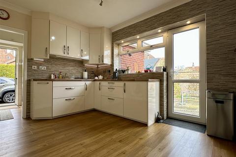 2 bedroom detached bungalow to rent, Crossland, Castlegate, Tickhill, Doncaster