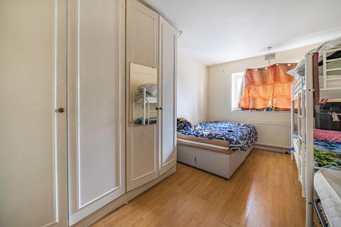 2 bedroom apartment for sale, Monarch Parade, Mitcham CR4