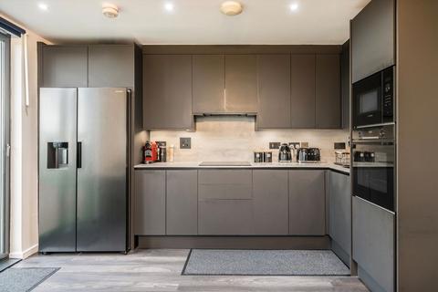 2 bedroom flat to rent, Robertson Road, London E16