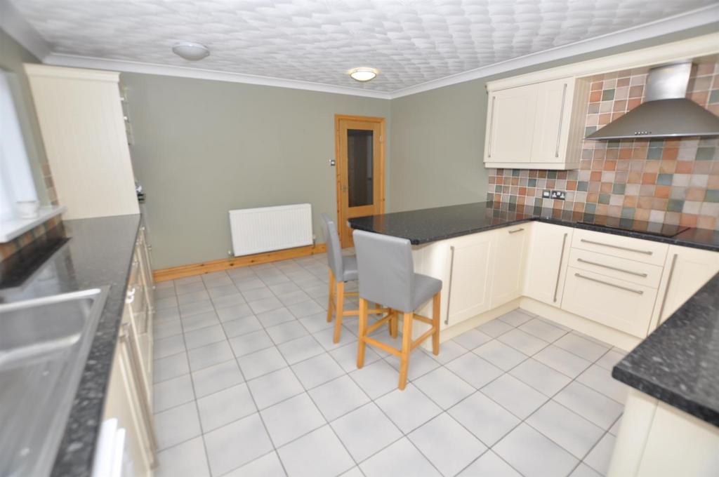 Kitchen/dining/family room