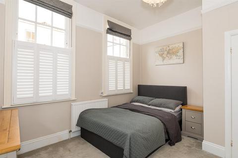 2 bedroom flat for sale, Lower Richmond Road, Putney SW15