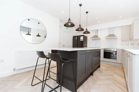 6 bedroom semi-detached house to rent, Filton Avenue, Filton, Bristol, South Gloucestershire, BS34