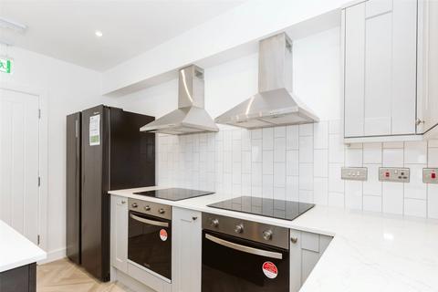 6 bedroom semi-detached house to rent, Filton Avenue, Filton, Bristol, South Gloucestershire, BS34