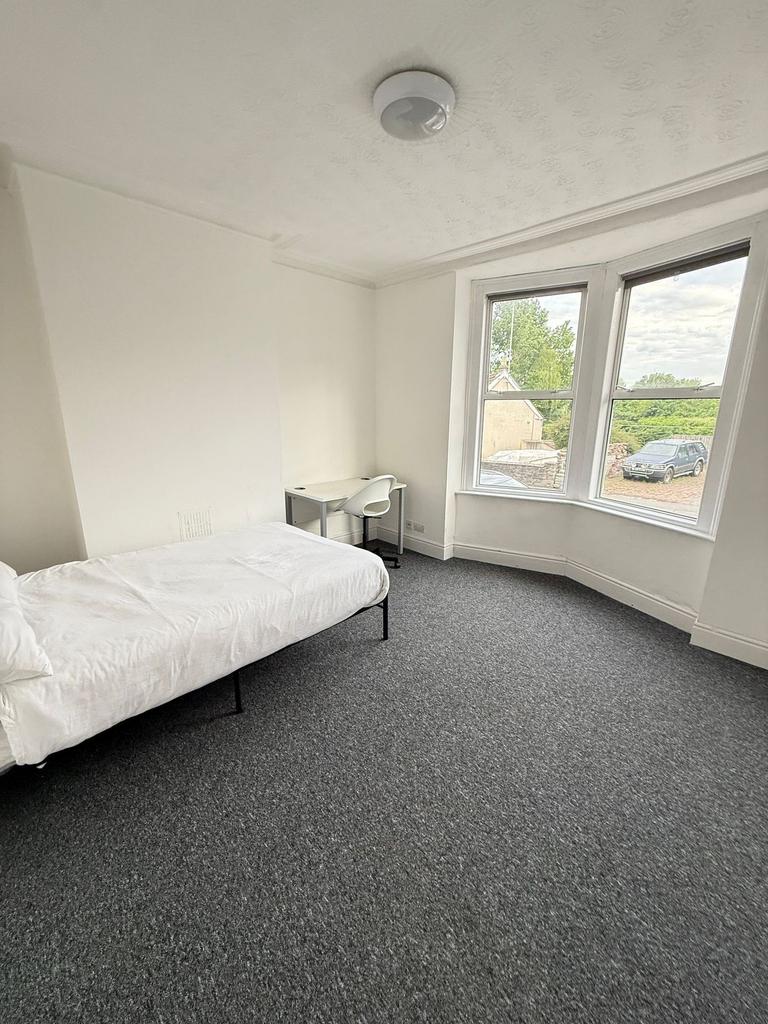 Bright and spacious double bedroom featuring la...