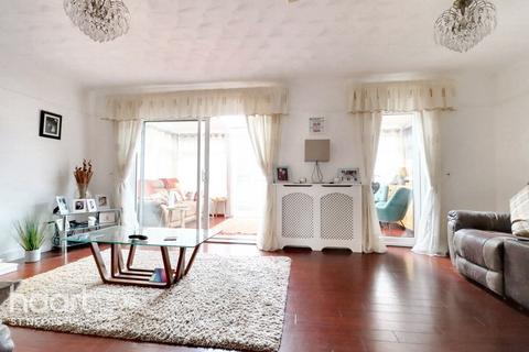 undefined, Philip Gardens, Eynesbury