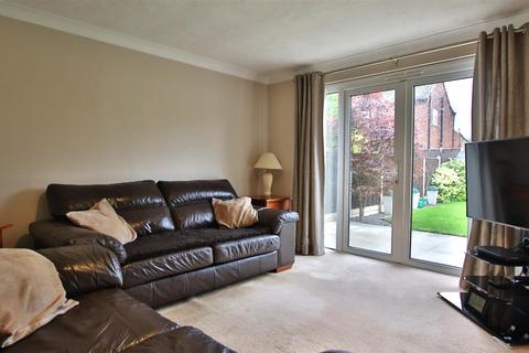 undefined, Wynyards Close, Tewkesbury