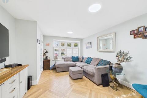 4 bedroom semi-detached house for sale, Waivers Way, Aylesbury, Buckinghamshire