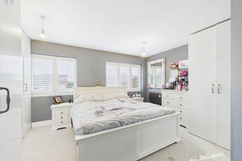 4 bedroom semi-detached house for sale, Waivers Way, Aylesbury, Buckinghamshire