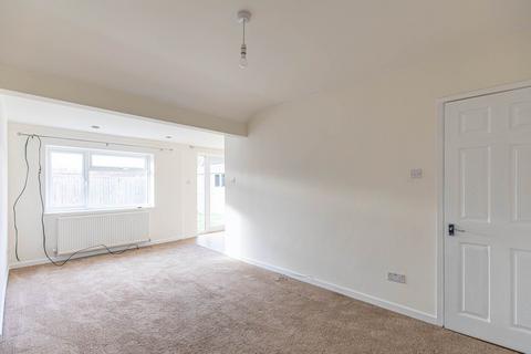 3 bedroom semi-detached bungalow to rent, Stringers Drive, Rodborough