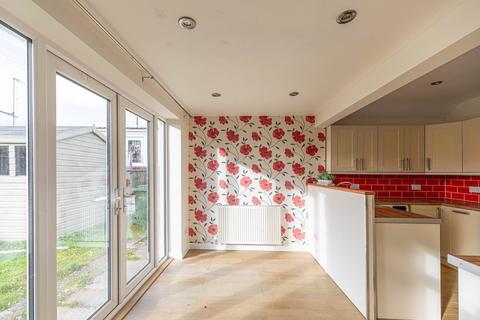 3 bedroom semi-detached bungalow to rent, Stringers Drive, Rodborough