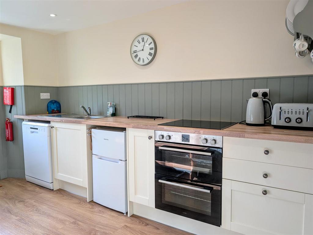 PXL 20251023 100053207.MP~2.jpg