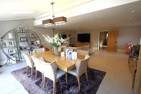undefined, Nascot Wood Road, Watford, Hertfordshire, WD17 4WE