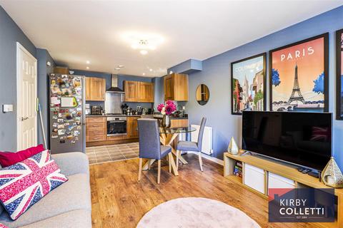 2 bedroom apartment for sale, Woollens Grove, Hoddesdon